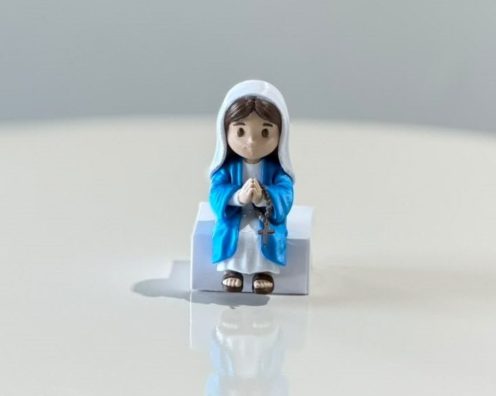 MINI MARIA SENTADA 7CM